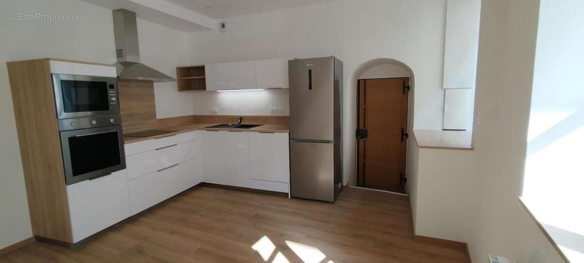 21200 BEAUNE - Appartement en Duplex 3 pièces, 2 chambres 65.12 m2 - Hypercentre - + Grenier + cave - photo 2