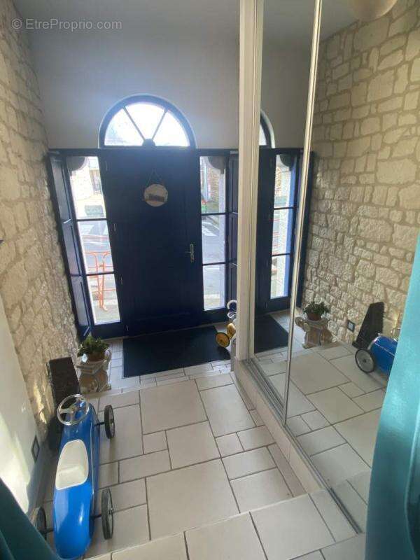 Appartement 338 m² à Fougeres  - photo 9