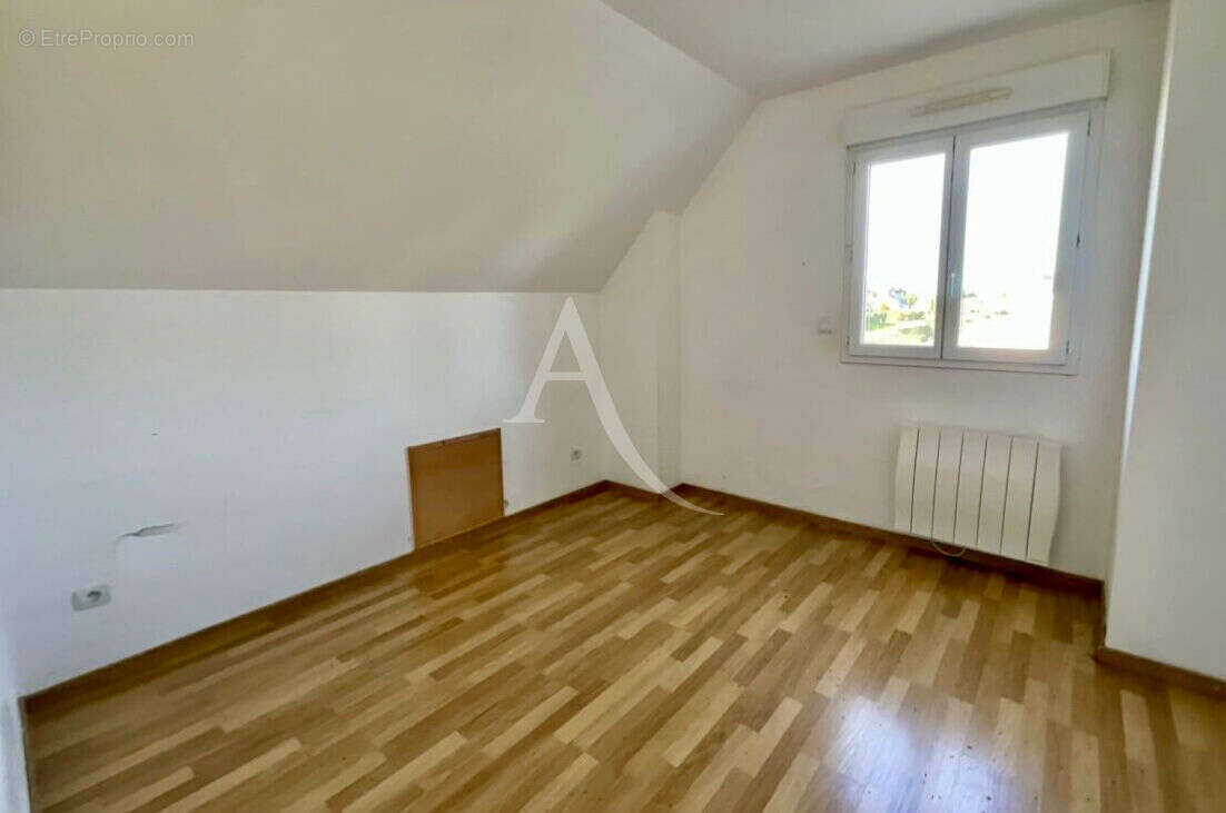 Maison à SAINT-DENIS-DE-L&#039;HOTEL