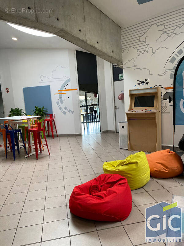 Commerce à HEROUVILLE-SAINT-CLAIR