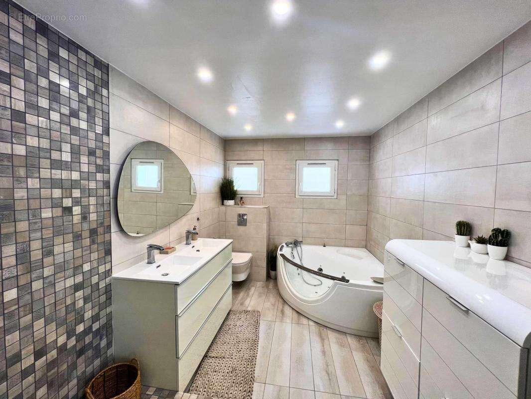 Maison à SAVIGNY-LE-TEMPLE