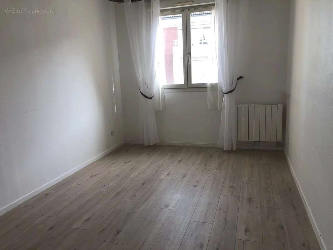 Appartement à THORIGNY-SUR-OREUSE