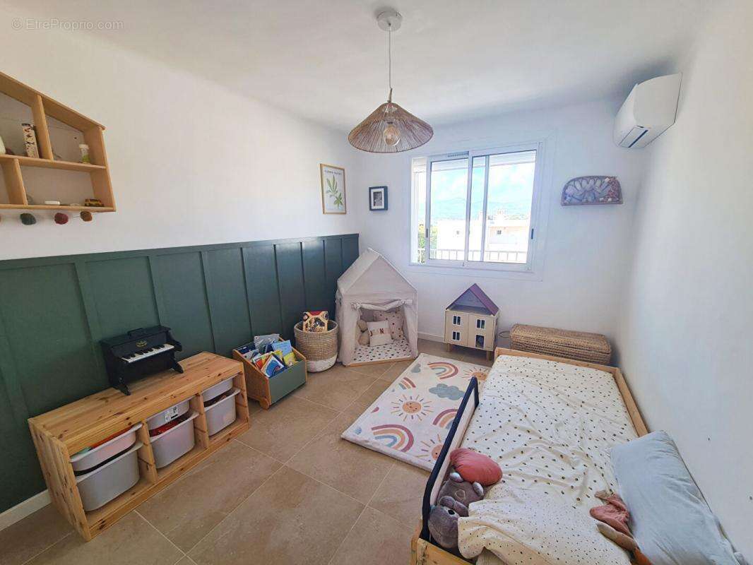 Appartement à SIX-FOURS-LES-PLAGES