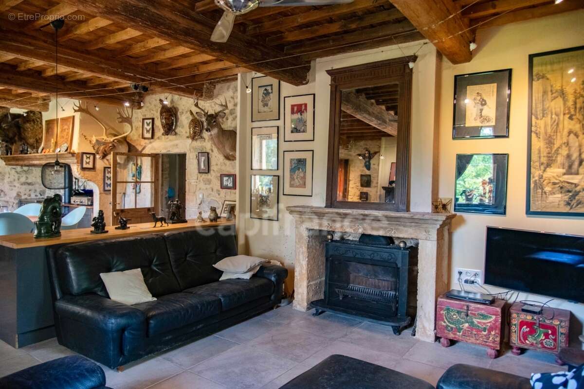 Entre Uzès et La Roque-sur-Cèze, Éden Provençal : Mas du XVIIIe & Son Domaine Privé sur 3,3 hectares - photo 9