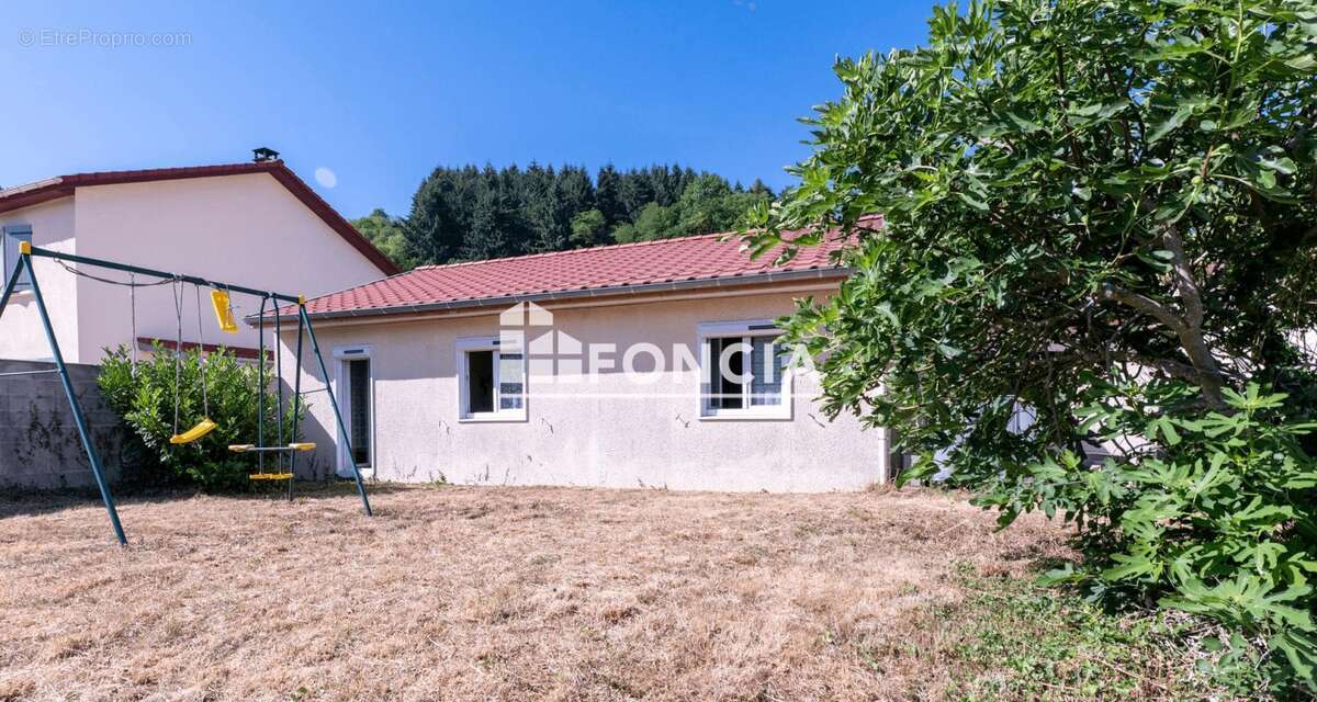 Maison à LE CHAMBON-FEUGEROLLES