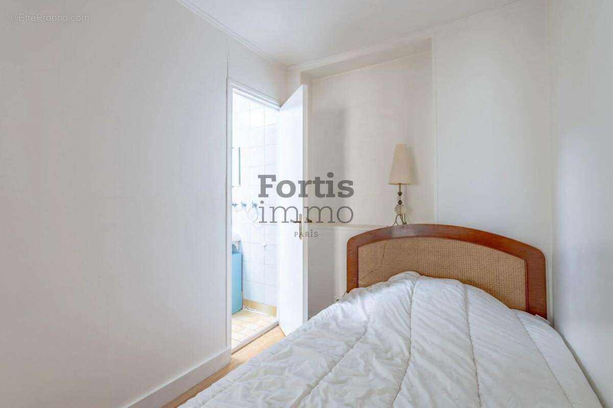 Appartement à PARIS-1E