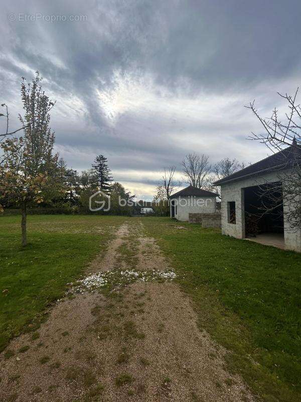 Terrain à SAINT-LEGER-VAUBAN