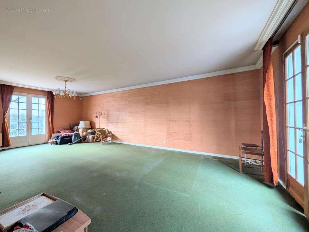 Maison à LES CLAYES-SOUS-BOIS