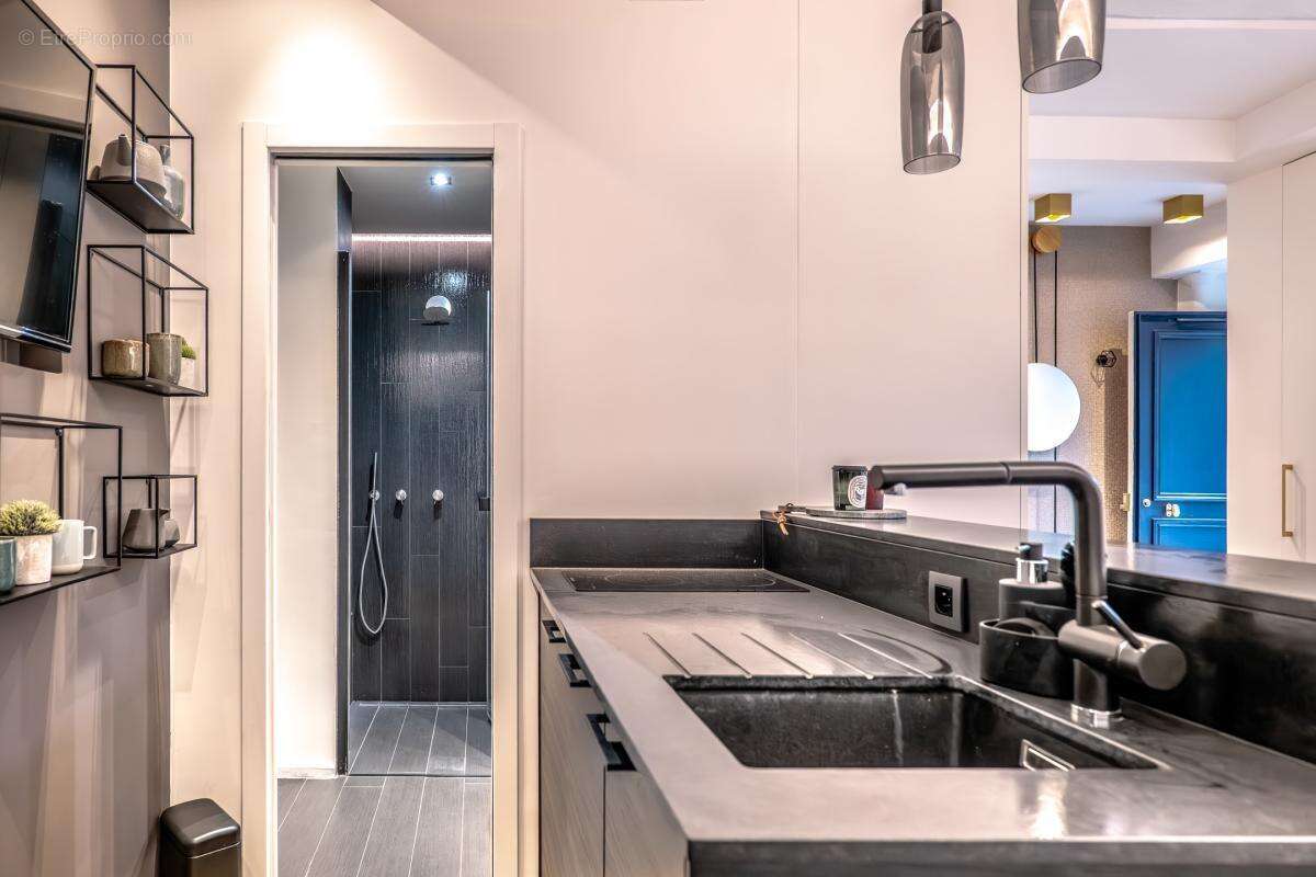 Appartement à PARIS-1E
