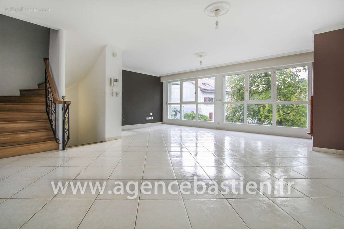 Appartement à FERNEY-VOLTAIRE