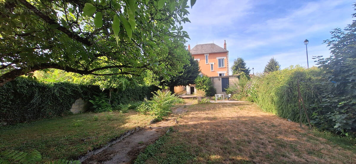 Maison à BRIENON-SUR-ARMANCON