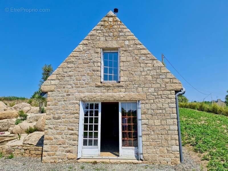 Maison à PLOUGRESCANT