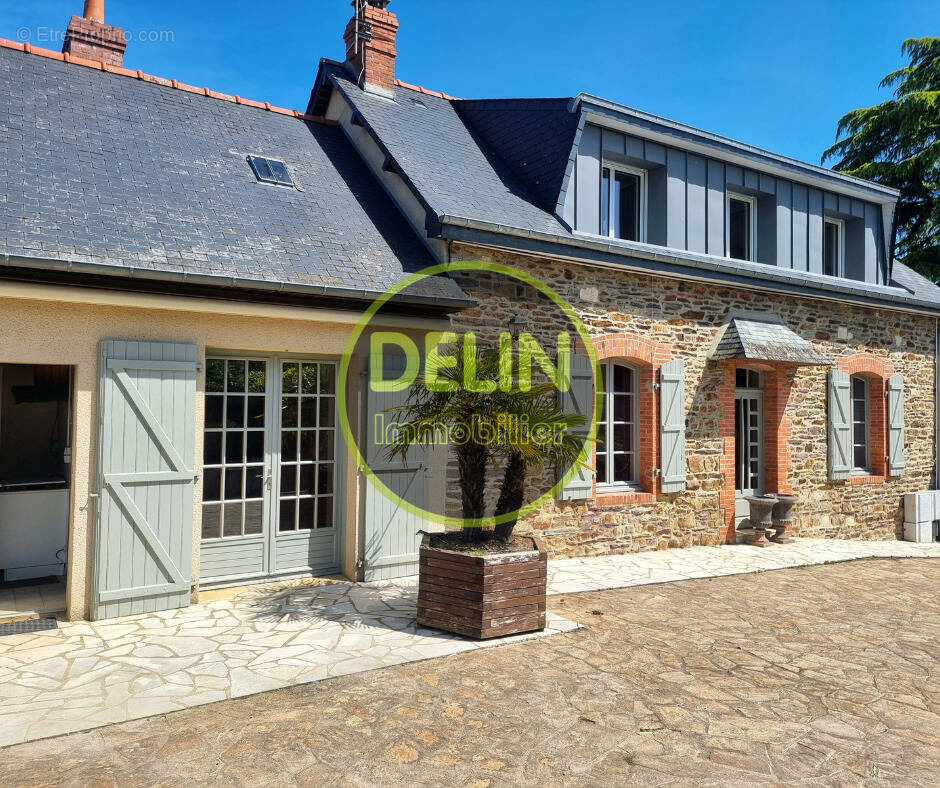 Maison à SAINT-ERBLON