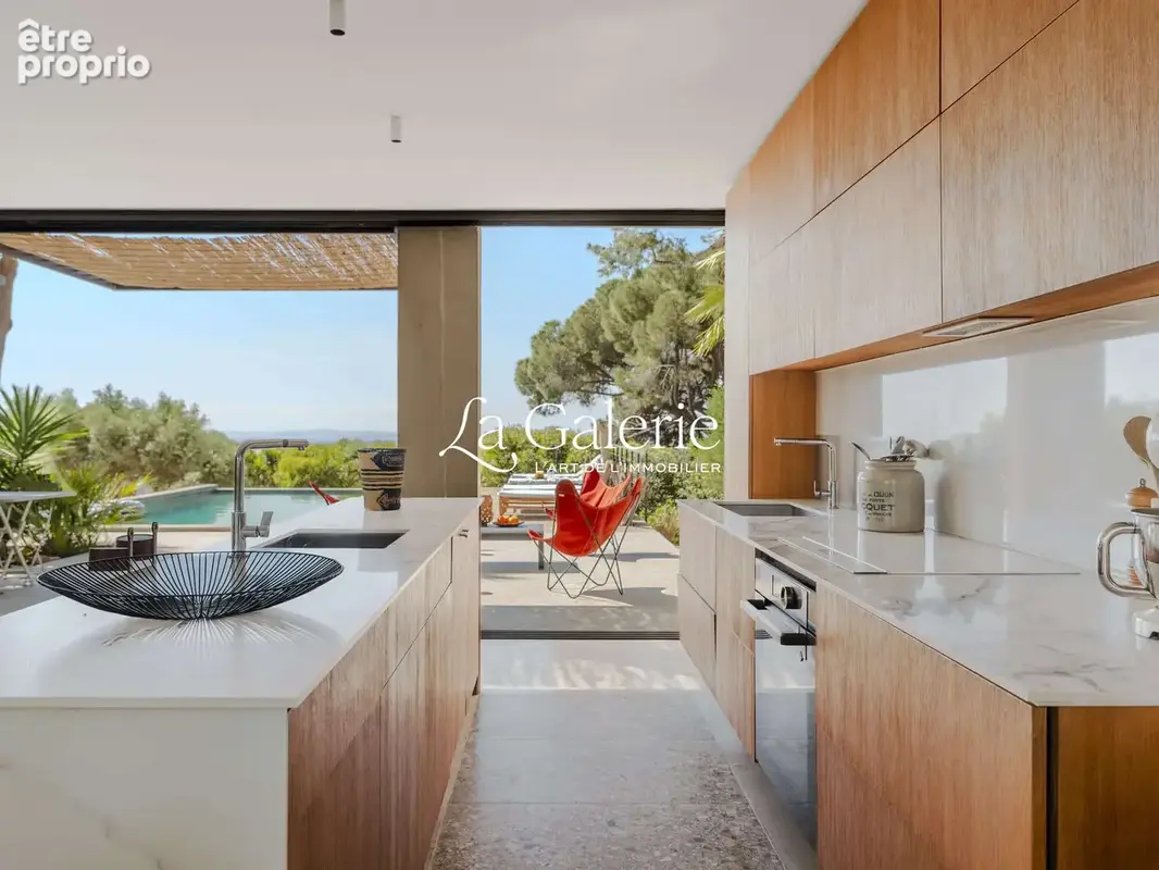Maison 7 pièces 260 m² à vendre à Hyeres (83400) - photo 5