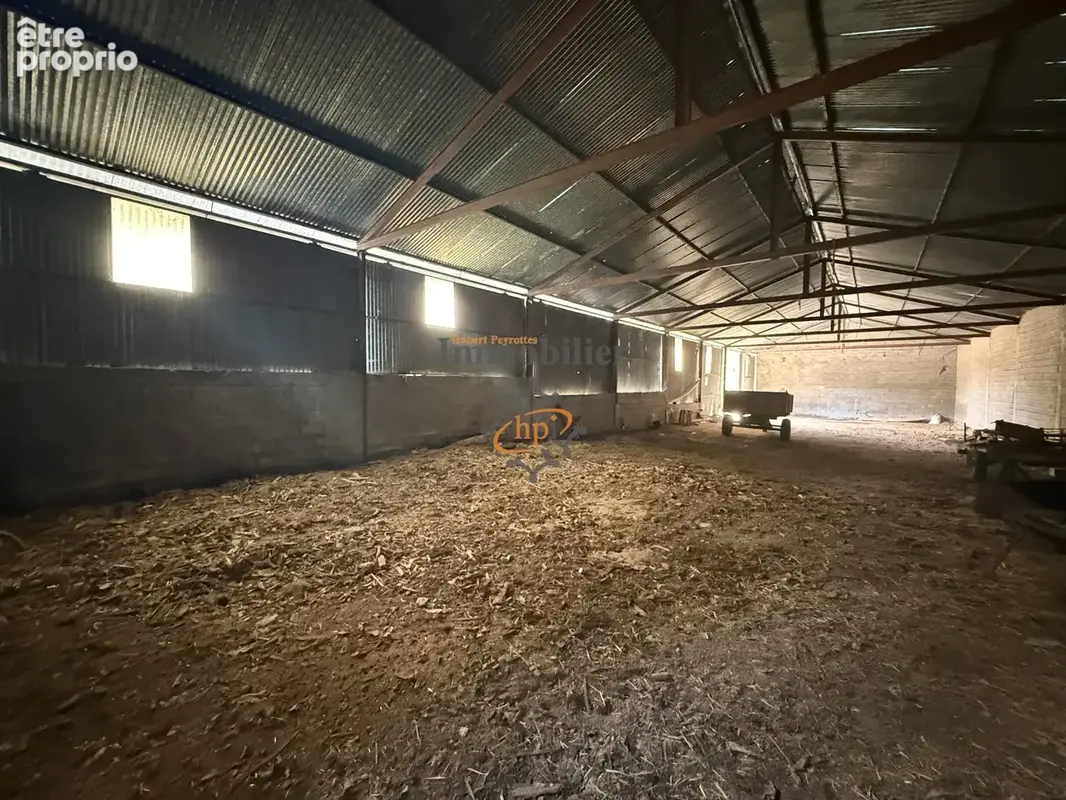 Vente hangar avec aire de stockage Saint Victor et Melvieu - photo 9