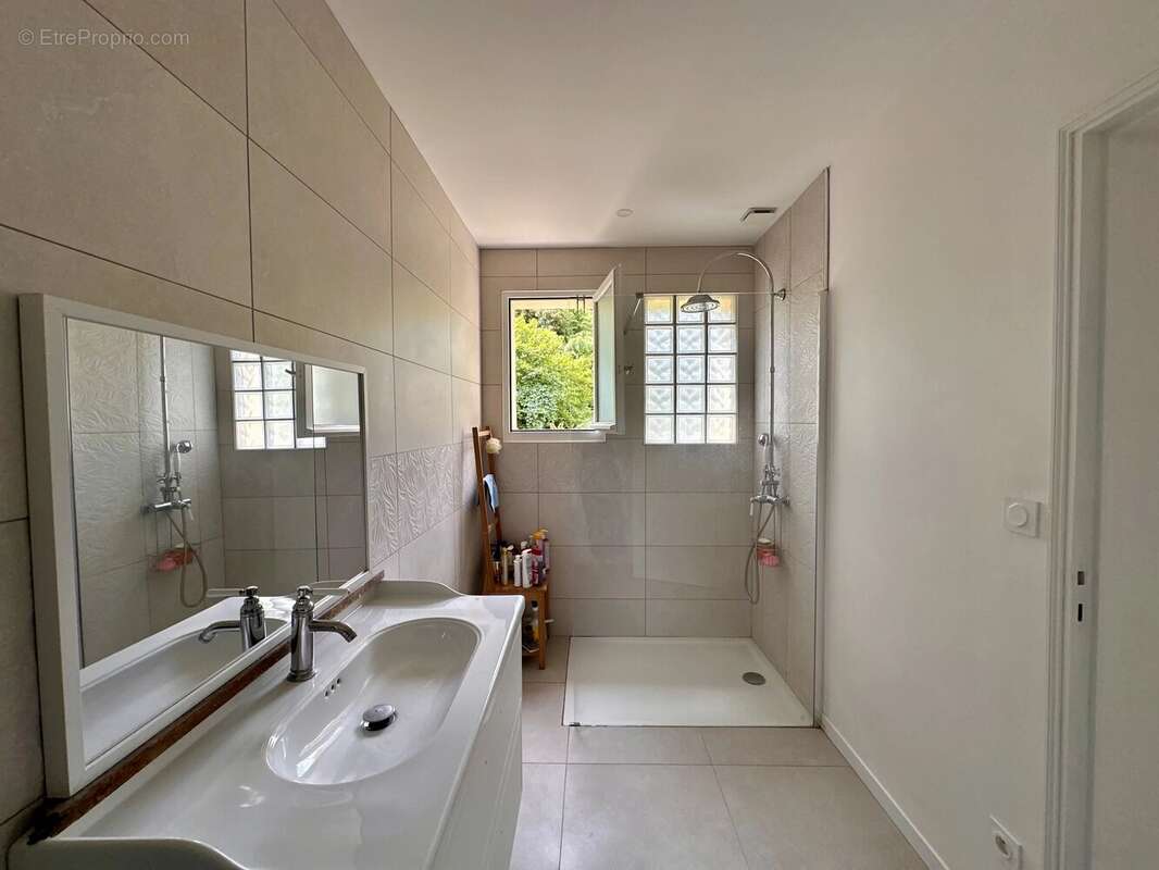 Maison de village rénovée avec jardin et potentiel d'aménagement - photo 8