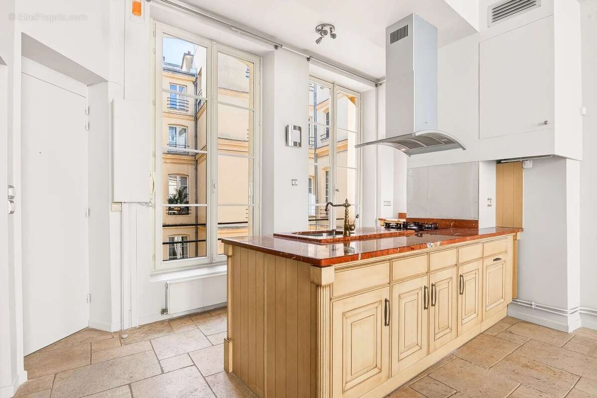 Appartement à PARIS-3E