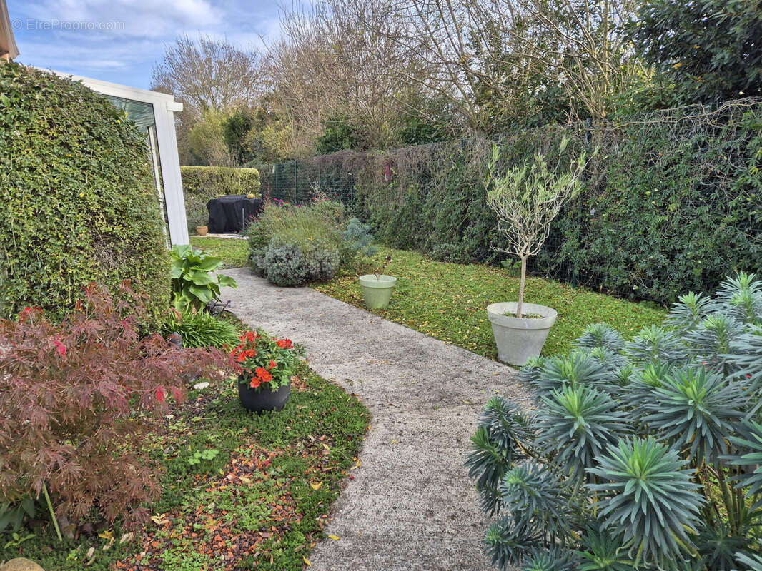 Maison à SAINT-LAURENT-DE-LA-PREE