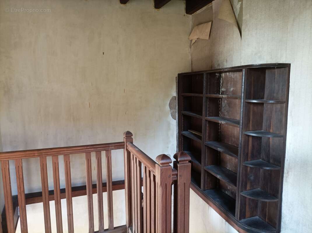 Appartement à VILLEBOIS-LAVALETTE