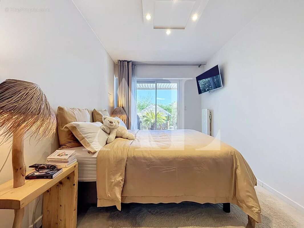Super-cannes – villa contemporaine avec vue mer panoramique - photo 18