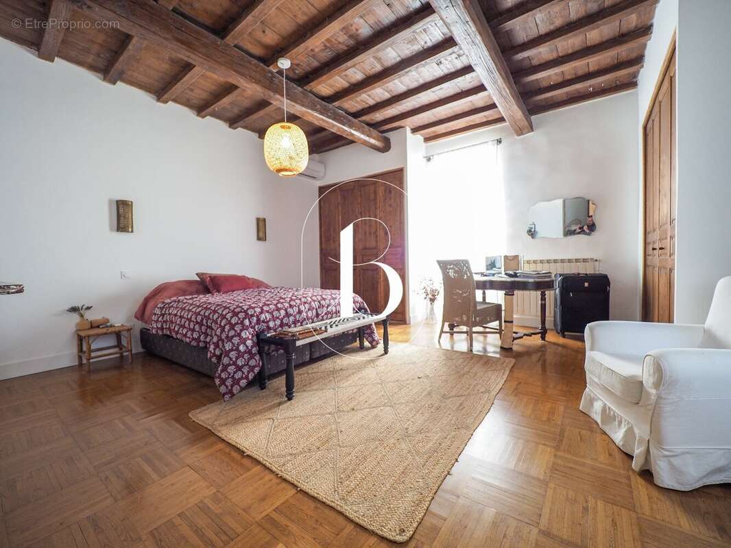 Maison à LAUDUN-L'ARDOISE