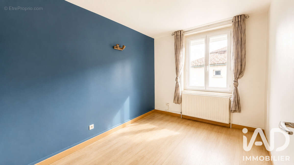 Maison 61 m² à Roche-La-Moliere  - photo 7