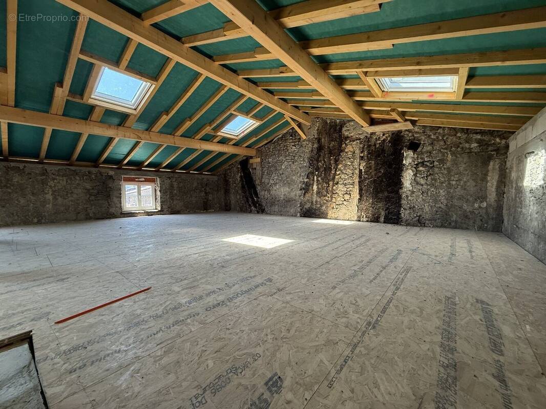 Appartement à LAGNIEU