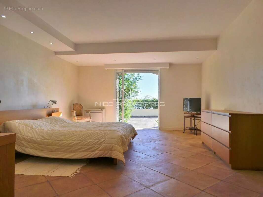 Maison à VALLAURIS