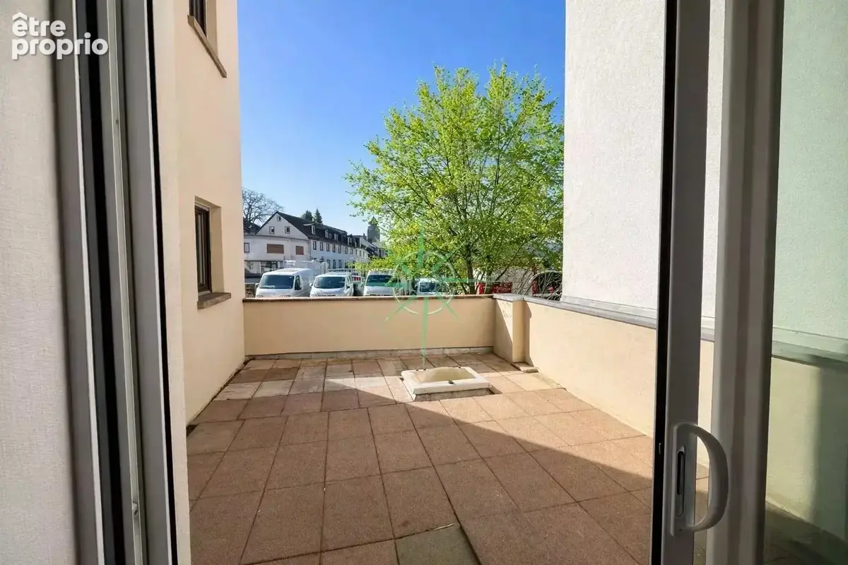 À VENDRE - Appartement 4 pièces  85 m2  Terrasse 24m2  parking et cave - photo 4