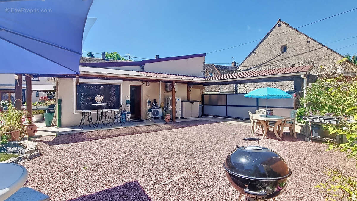 Maison à EGREVILLE
