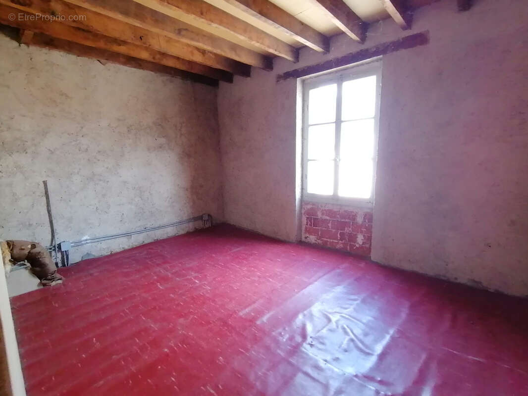 Maison à SAINT-DENIS-DE-JOUHET