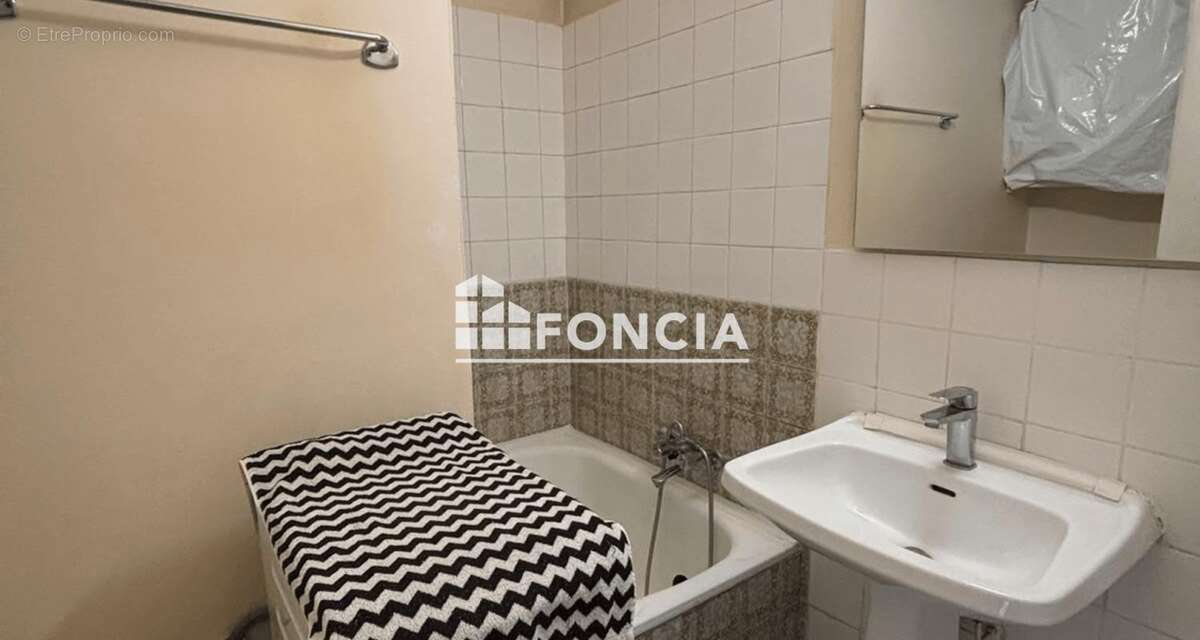 Centre ville St Laurent - Studio 24.48m2 - parking - loué - photo 5