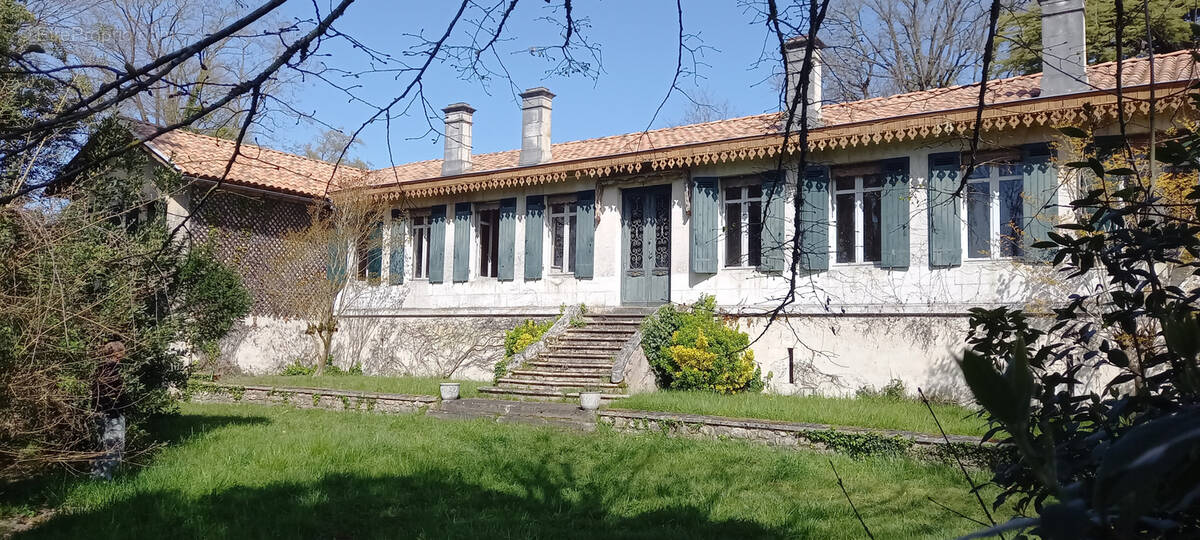 Maison pierre 7 pièces avec dépendance sur 1,13 hectare   Fort potentiel à rénover   Proche commodités - photo 1