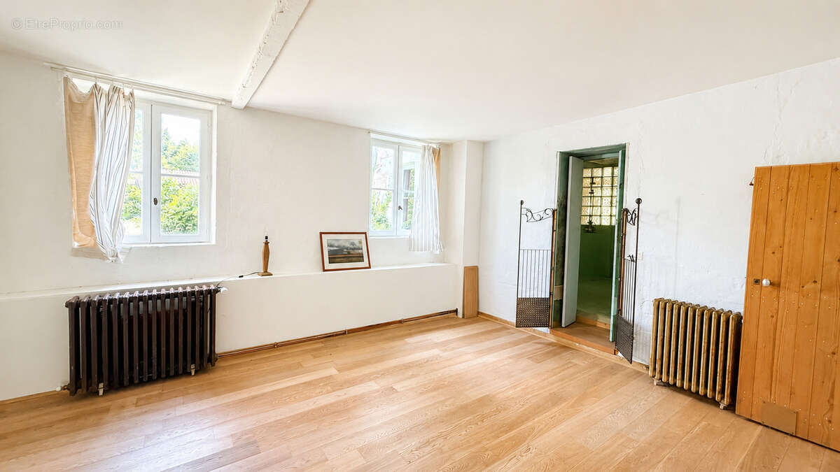 Maison de caractère de 406 m2 habitables sur un terrain de 2 547 m2   Orbigny - photo 6