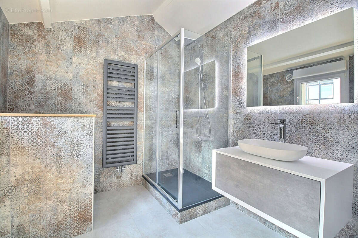 Appartement à LA GARENNE-COLOMBES