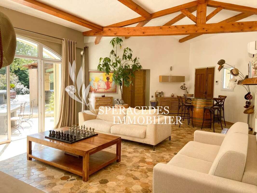 Maison à SAINT-CEZAIRE-SUR-SIAGNE