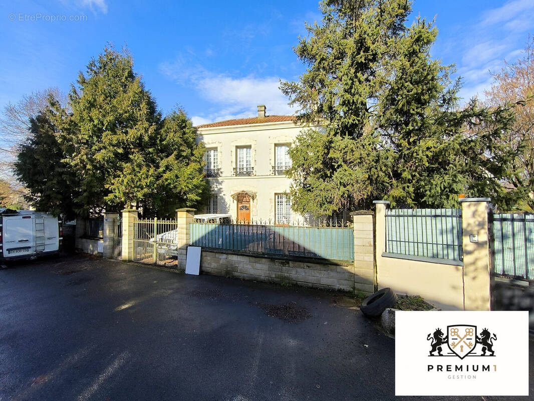 Maison à LE THILLAY