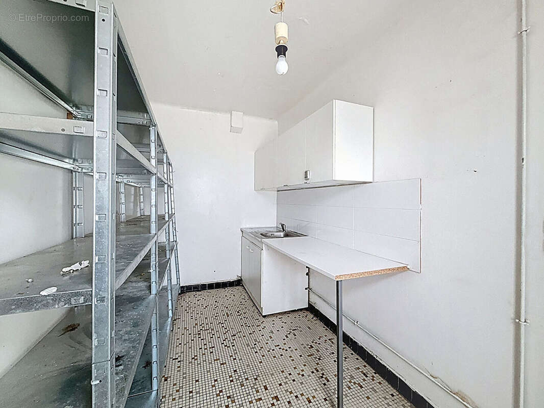 Montreuil, proche du parc montreau, grande maison sur 2 niveaux avec espaces exterieurs. ideal pour une grande famille, une acqu - photo 15