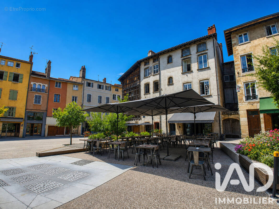 Photo 1 - Commerce à MACON