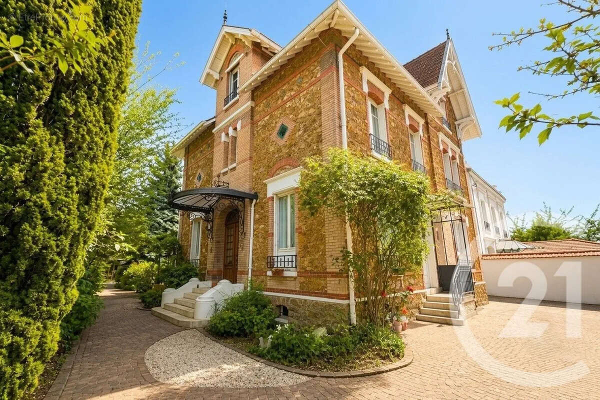 Maison à SAINT-MAUR-DES-FOSSES
