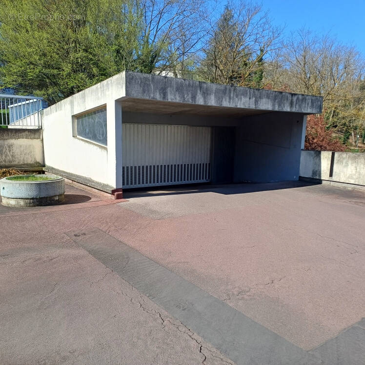 Parking à SAINT-ETIENNE