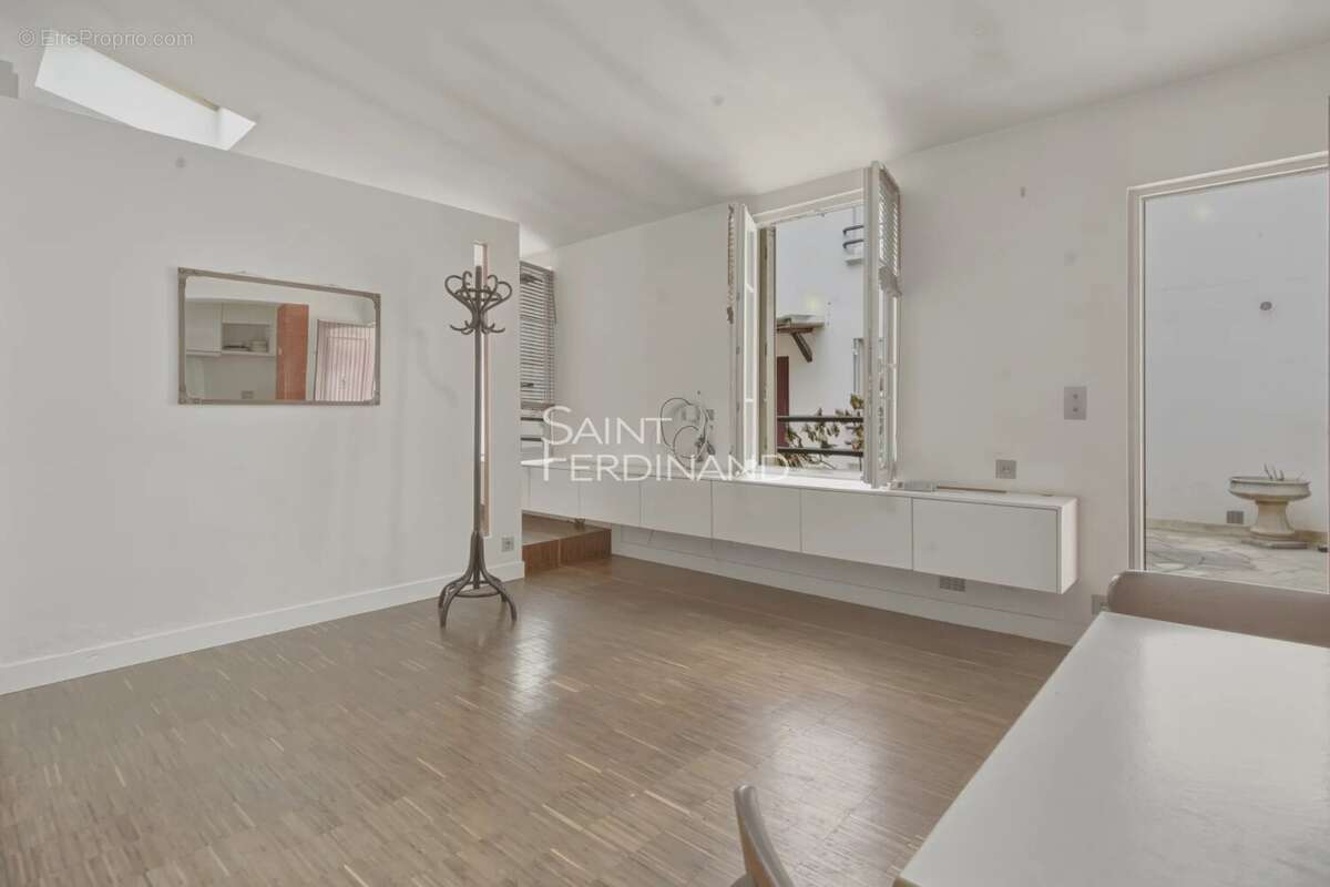 EXCLUSIVITE. Paris 17ème Batignolles. Truffaut. Idéal premier achat ou investissement locatif. 2 pièces 1 chambre. - photo 3