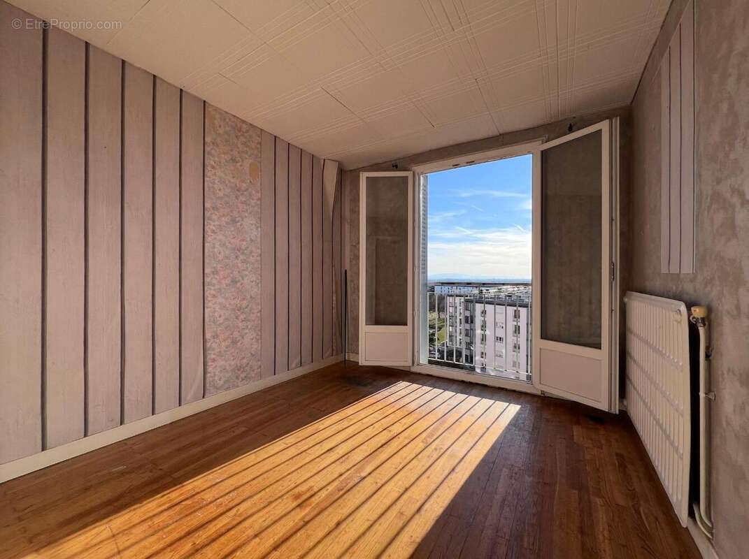   - Appartement à DECINES-CHARPIEU