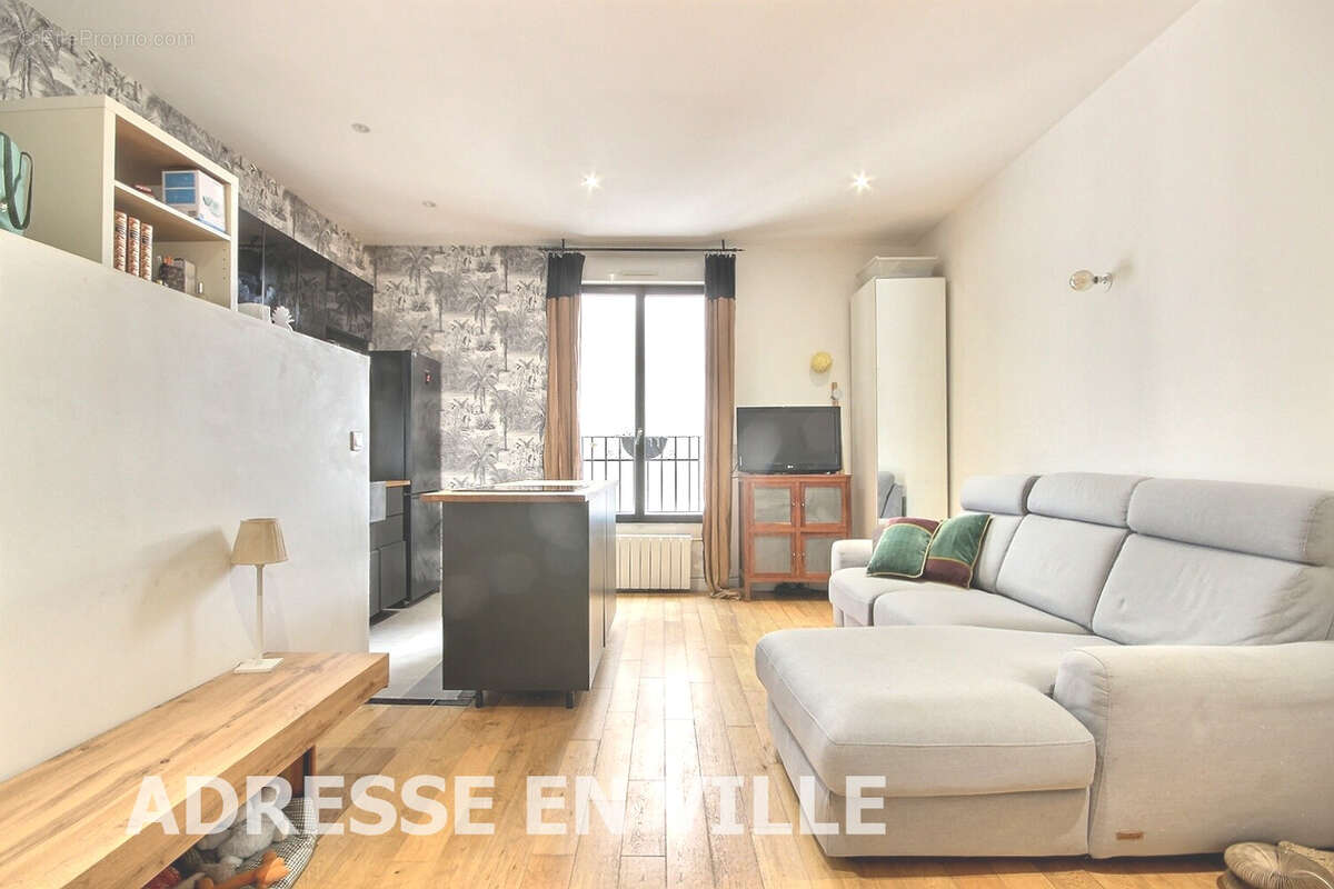 Appartement à COURBEVOIE