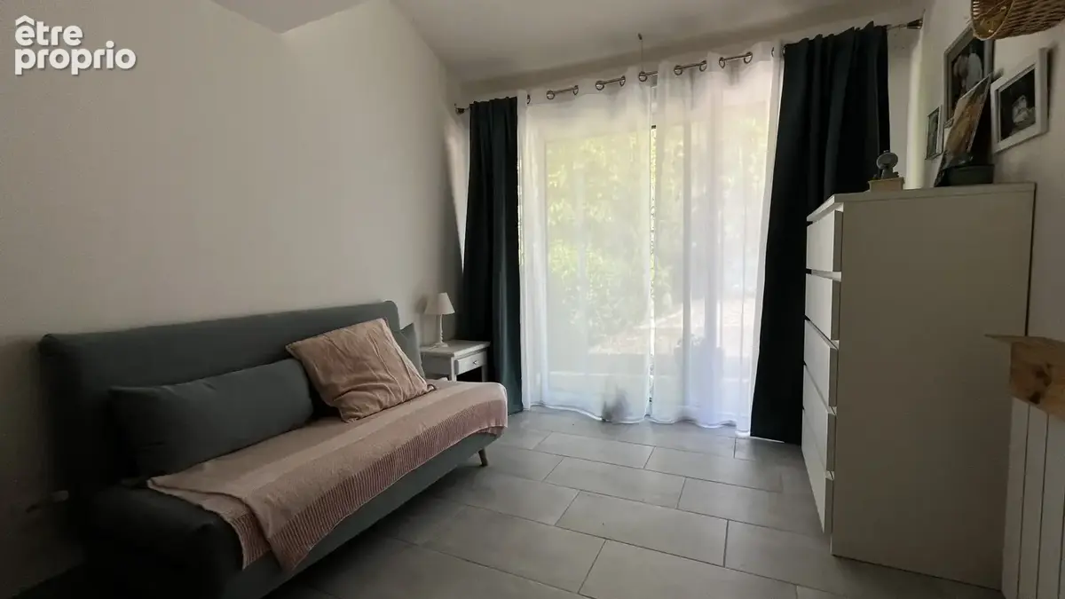 Maison de plain-pied avec piscine dans un environnement calme - photo 9