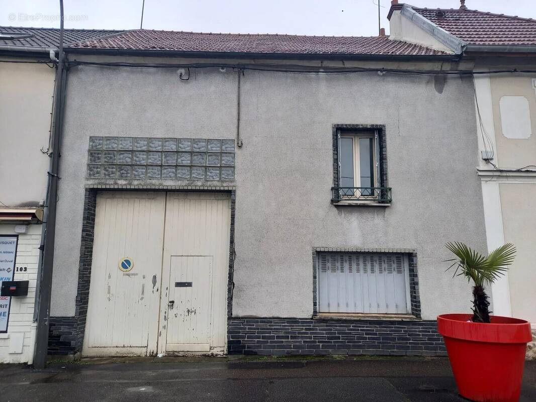 Appartement à VAUJOURS