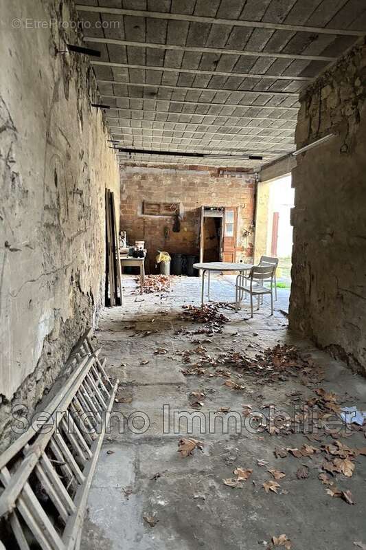 Appartement 350 m² à Beaucaire  - photo 2