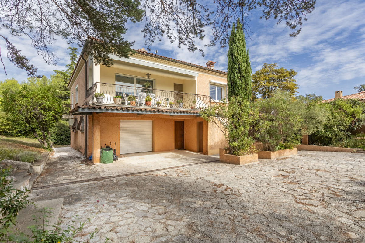 Maison à SIMIANE-COLLONGUE