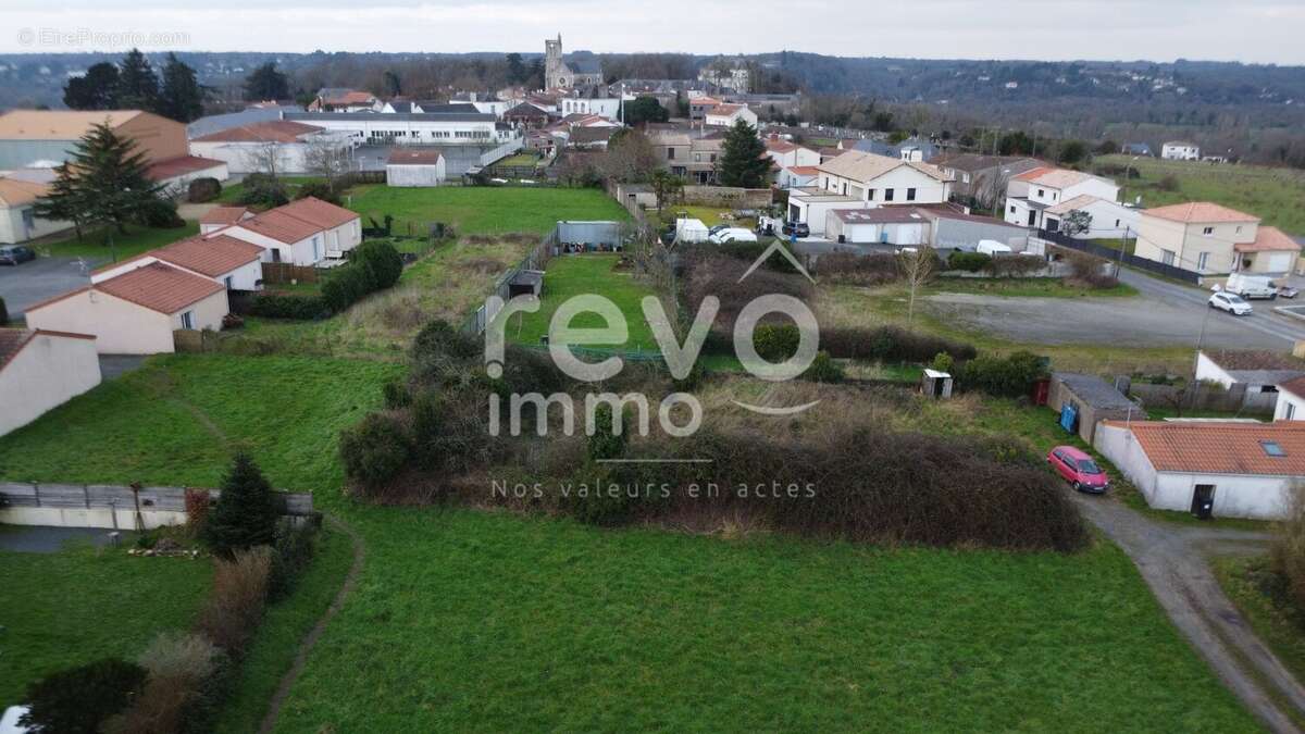 Terrain à LA VARENNE