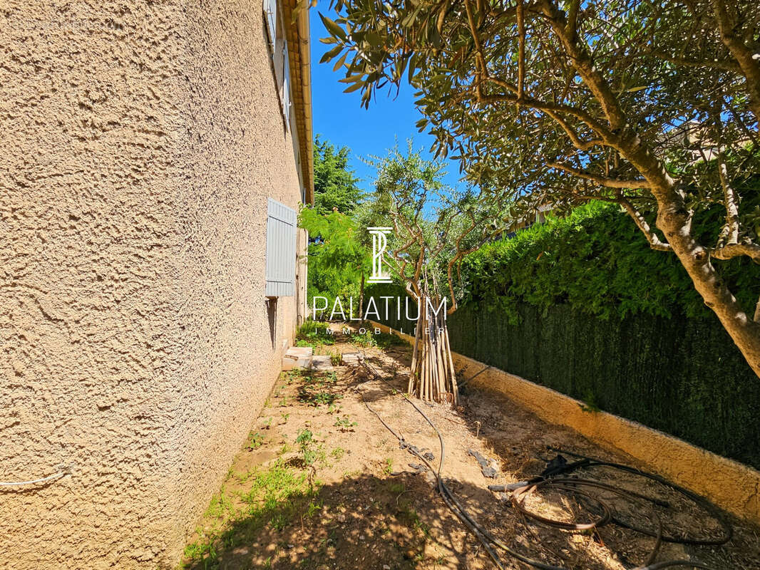 Maison 167 m² à Arles  - photo 3